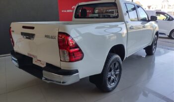 Toyota Hilux 2.4 SR 4×2 6M/T 2022 0 Km Color Blanco lleno