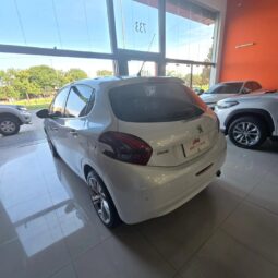 Peugeot 208 1.6 Urban Thech  70.000 KM Color Blanco lleno