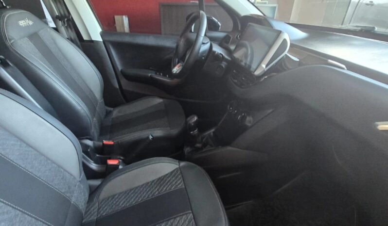 Peugeot 208 1.6 Urban Thech  70.000 KM Color Blanco lleno