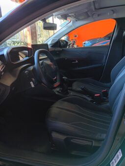 PEUGEOT 208 PACK MANUAL 2023 25.000KM COLOR NEGRO lleno