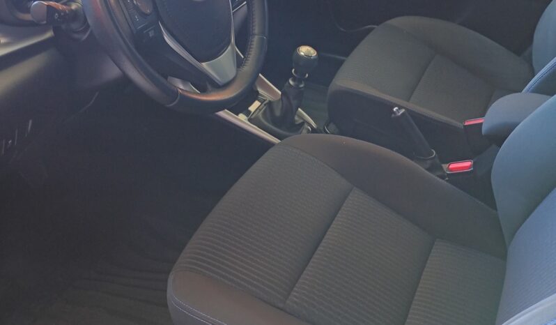 TOYOTA YARIS XLS 1.5 42.000KM 2021 COLOR BORDO lleno