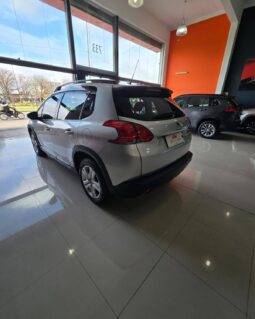 PEUGEOT 2008 ALLURE 1.6 60.000KM 2020 COLOR GRIS lleno