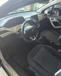 PEUGEOT 2008 ALLURE 1.6 60.000KM 2020 COLOR GRIS lleno