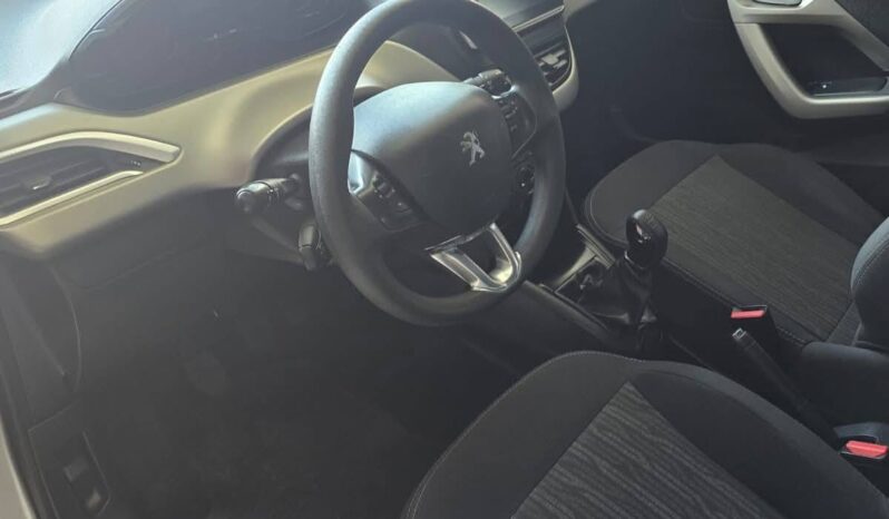 PEUGEOT 2008 ALLURE 1.6 60.000KM 2020 COLOR GRIS lleno